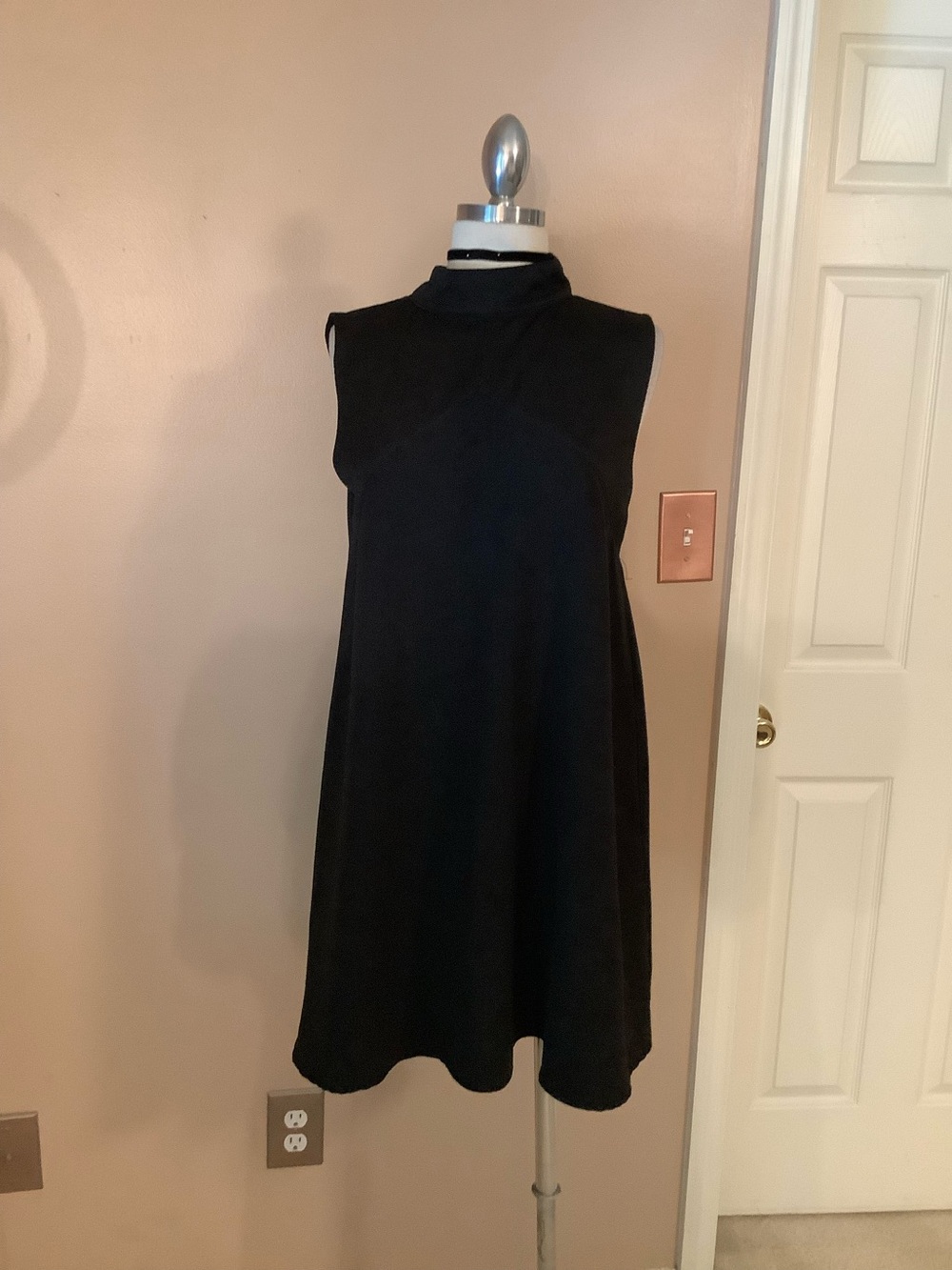 Vintage 90’s Y2K Very J Black Mod Mick Neck Sleeveless Flared Dress Size Large.